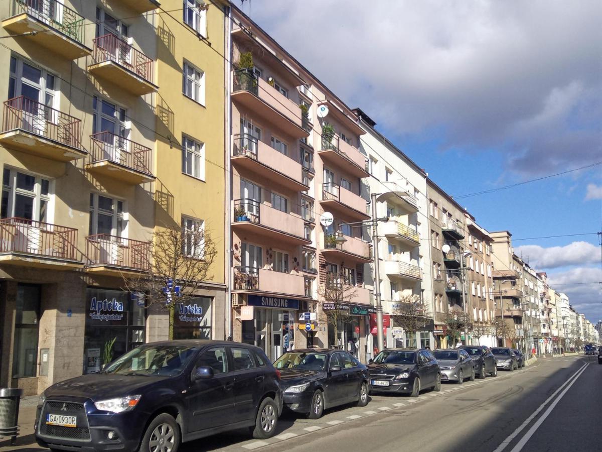 Apartament Kris - faktury VAT- bezpłatny parking, 2 sypialnie, salon, balkon Gdynia Zewnętrze zdjęcie